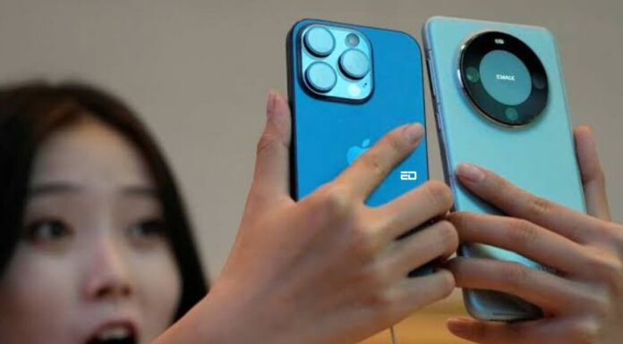 “Will Reek Of Curry,” Chinese Make Racist Jokes At ‘Made In India’ iPhones Allegedly iPhones india