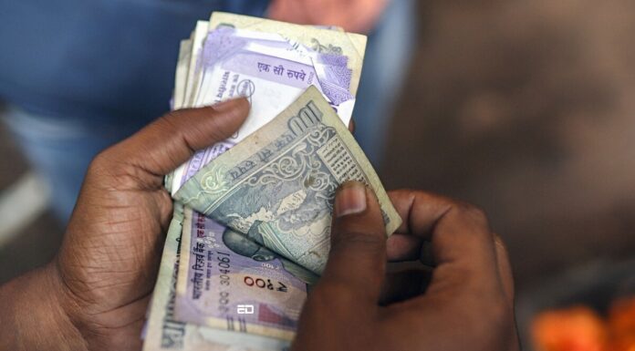 भारतीय अब बैंकों में उतनी बचत नहीं कर रहे, पैसा कहां जा रहा है? Banks