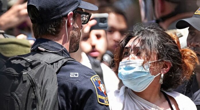 फ़िलिस्तीन समर्थक प्रदर्शनकारियों पर अमेरिका की हिंसक कार्रवाई जबकि भारत को लोकतंत्र पर पाखंडी ज्ञान Palestine