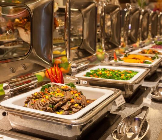 It’s 2026 And Hotels/Supermarkets Still Throw Unused Food Away Than Give It To The Poor food